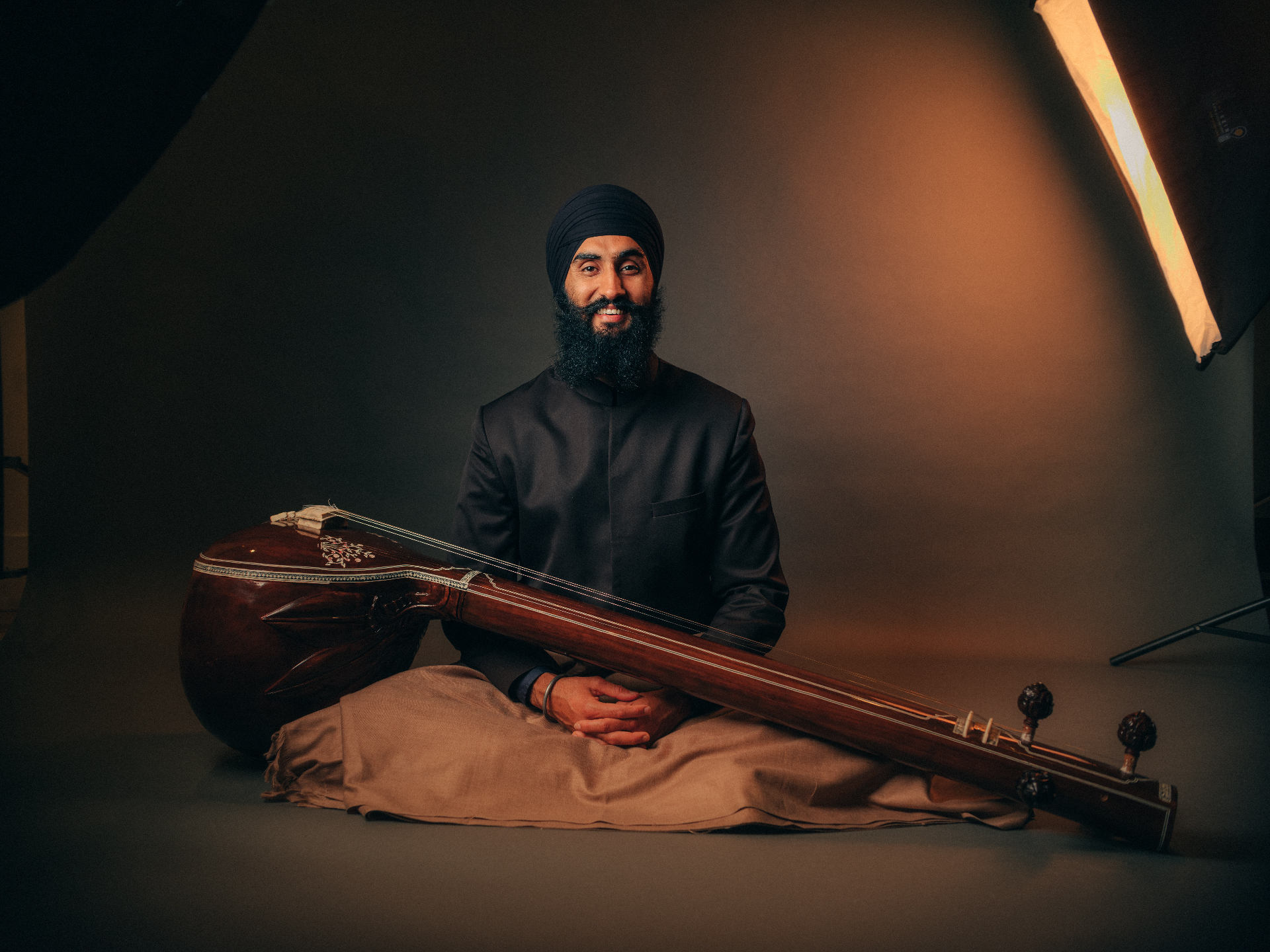 Bhai Manbir Singh playing tanpura